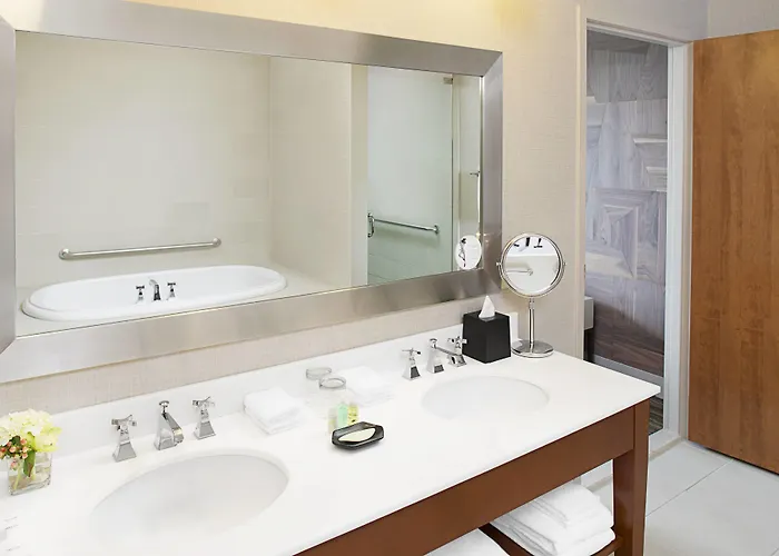 The Westin Chicago North Shore Hotel